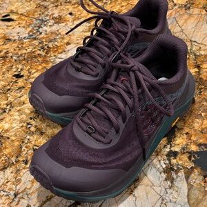 TOPO ATHLETIC tennis shoes